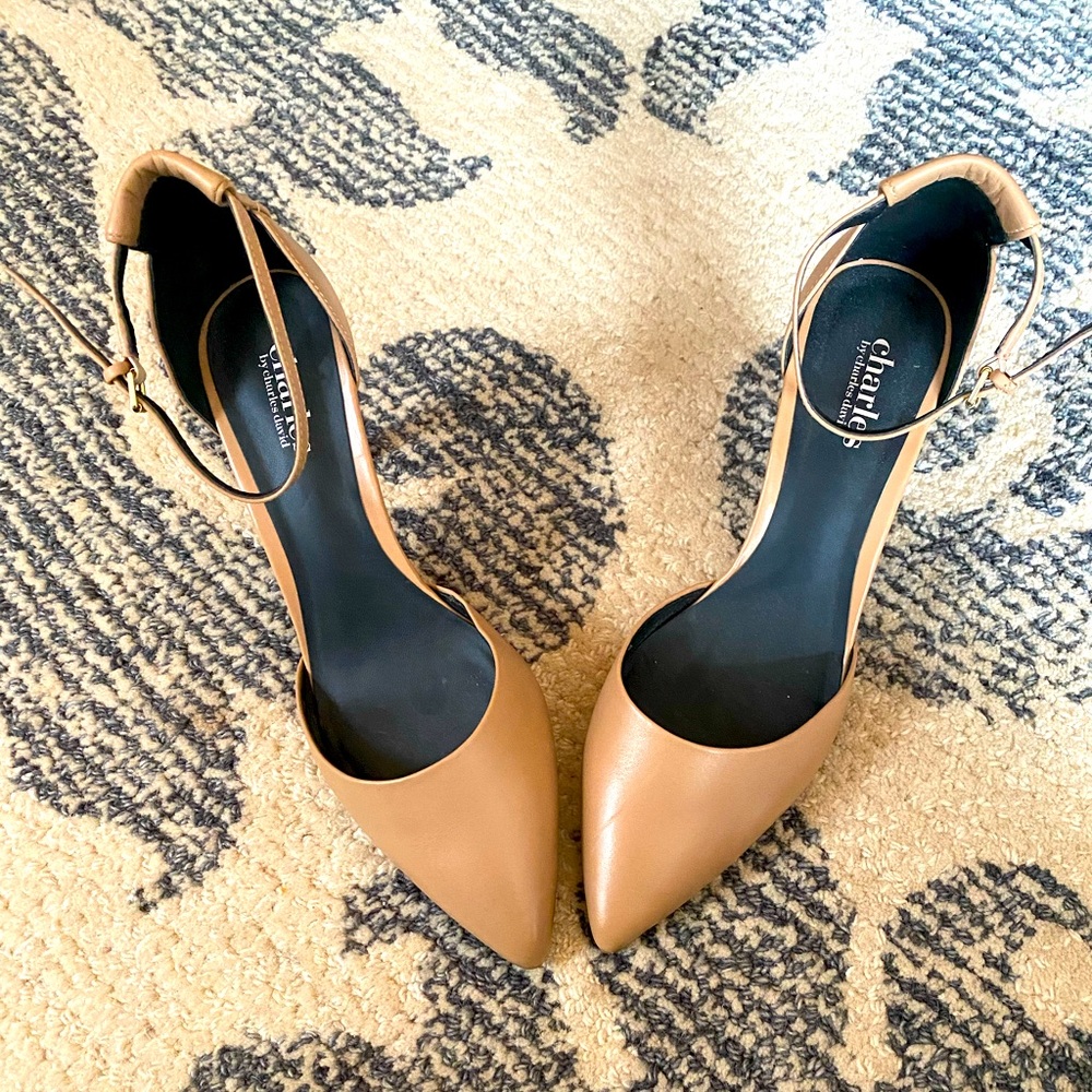 ☀️Charles by Charles David tan leather ankle strap heel☀️